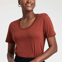 Camiseta Algodão Premium Gola U Feminina | Everyday Collection - Marrom Cacau