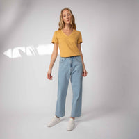 Camiseta Algodão Premium Gola V Feminina | Everyday Collection - Amarelo Mel