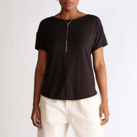 Travel T-shirt Barra Arredondada Feminina - Preto