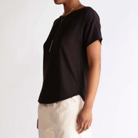 Travel T-shirt Barra Arredondada Feminina - Preto