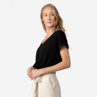 Camiseta Viscose Decote V Feminina - Preto