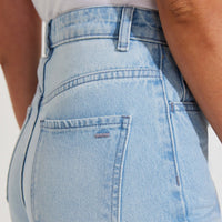 Calça Jeans Reta Feminina - Azul Jeans Claro