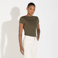 Camiseta Cotton Pima Decote Reto Feminina - Verde Vinhedo