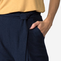 Calça Pantacourt Blend Linho Textura Feminina - Azul Marinho