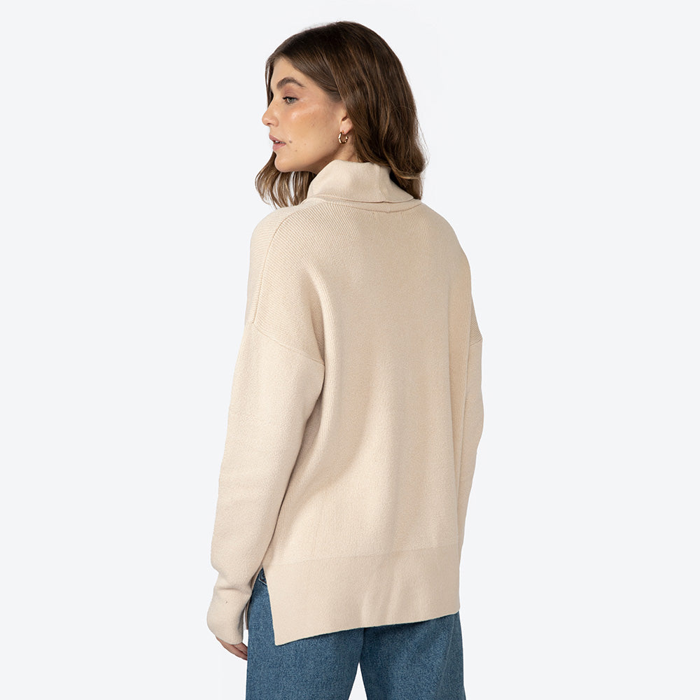Suéter Gola Rolê Tricot Viscose Amplo Feminino - Bege