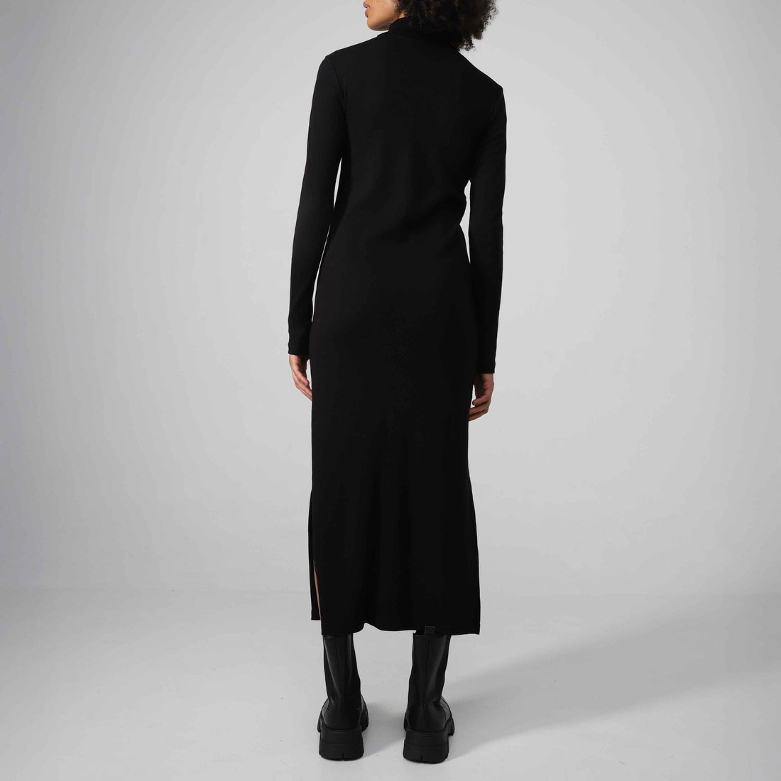 Vestido Midi Canelado Algodão Gola Rolê - Preto