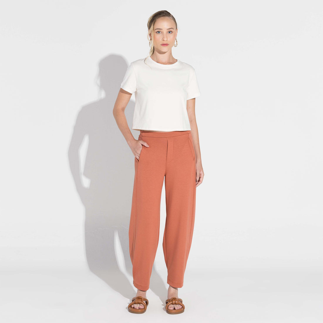 Calça Barrel Dense Viscose Feminina - Ferrugem