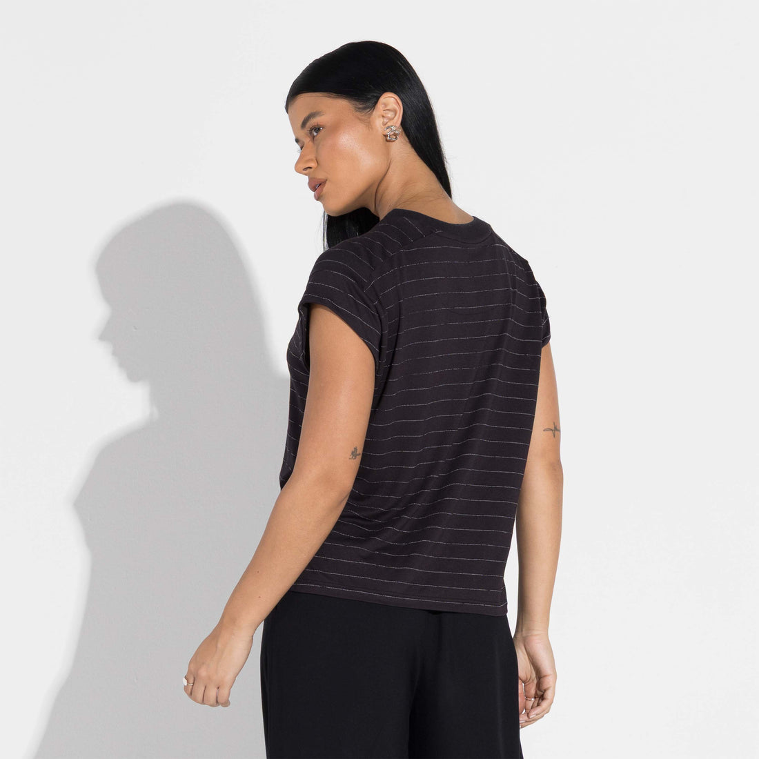 Camiseta Viscose Listras Feminina - Listras Preto E Off Vanilla