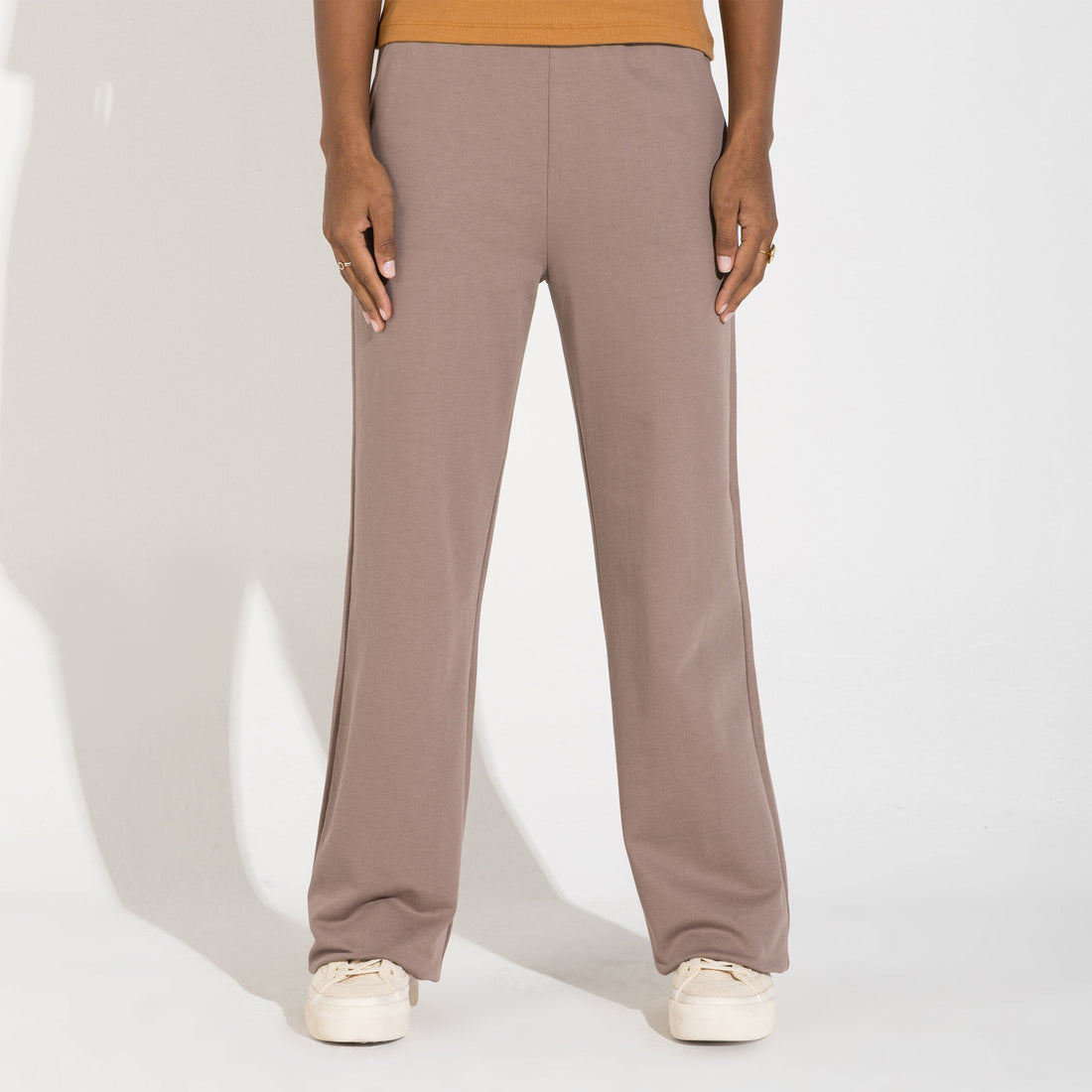 Calça Reta Moletom Leve Feminina - Bege Mascavo