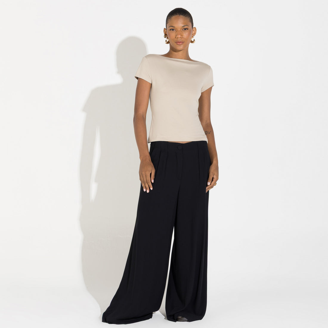 Camiseta Cotton Pima Decote Reto Feminina - Bege Aveia