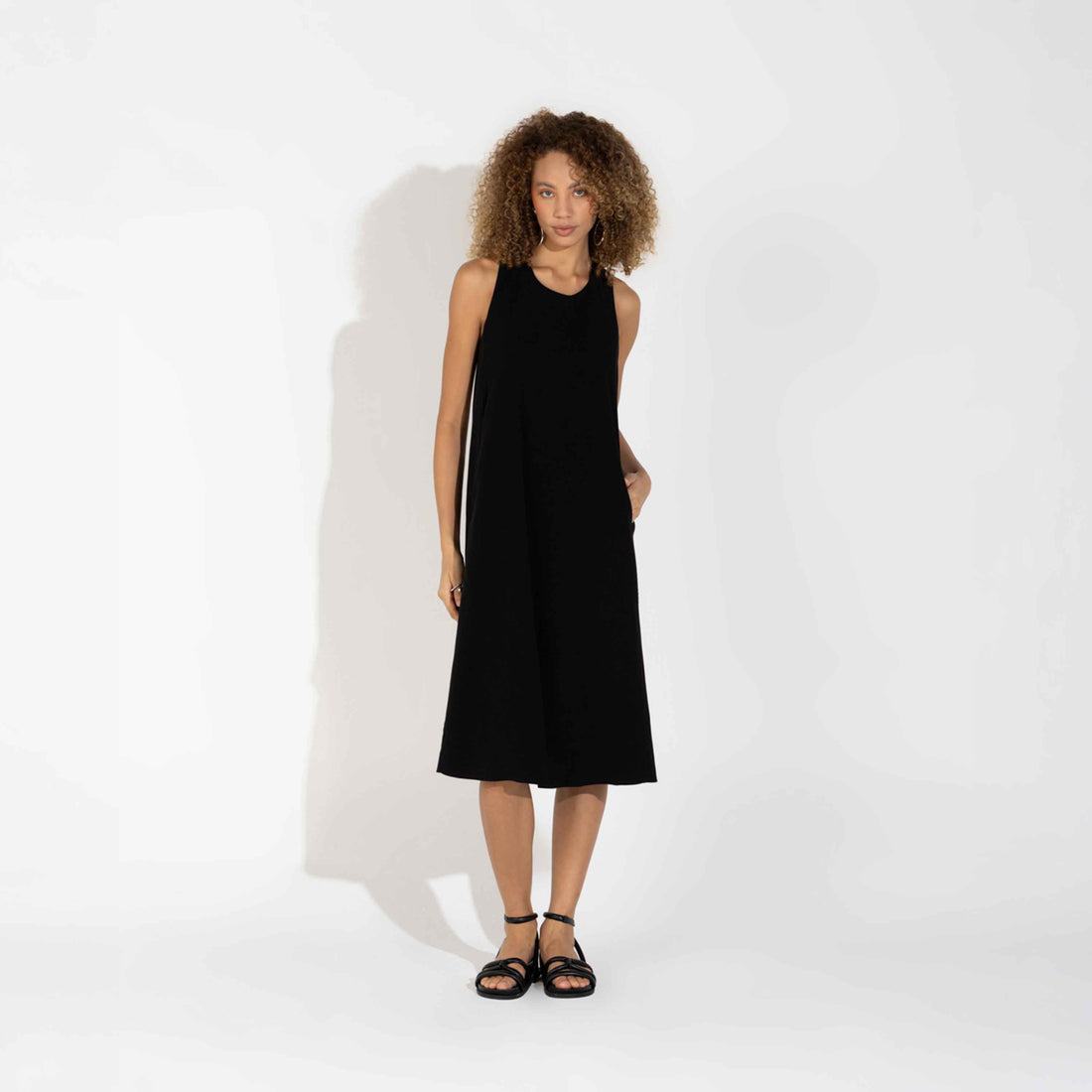 Vestido Midi Viscose Torção Costas - Preto