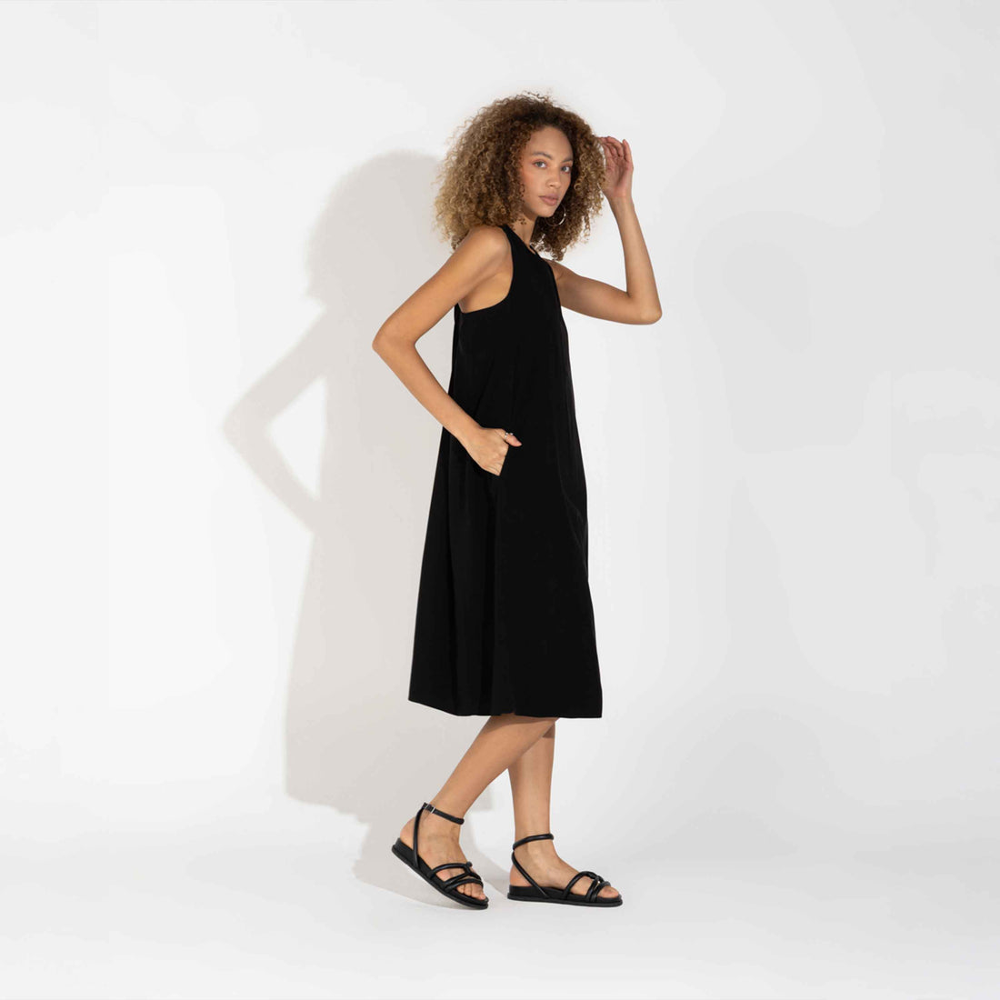 Vestido Midi Viscose Torção Costas - Preto