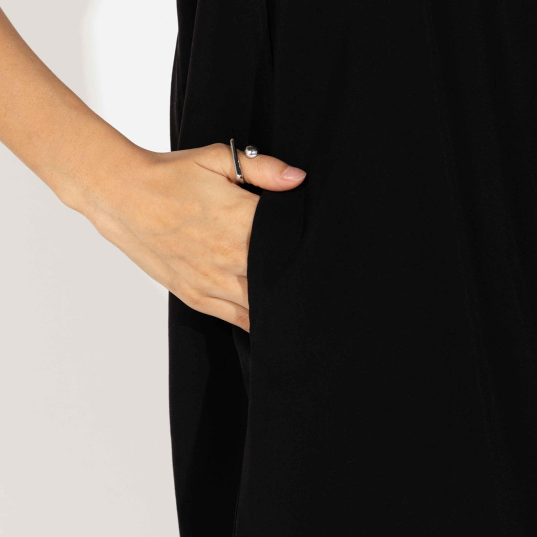 Vestido Midi Viscose Torção Costas - Preto