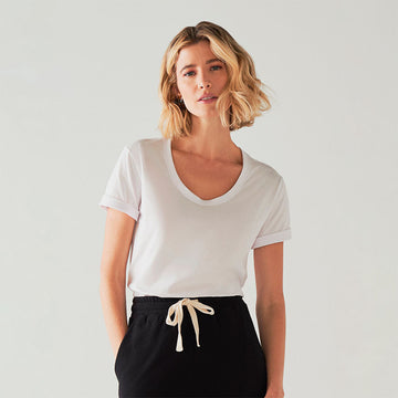 Camiseta Premium Gola U Feminina | Everyday T-Shirt - Branco