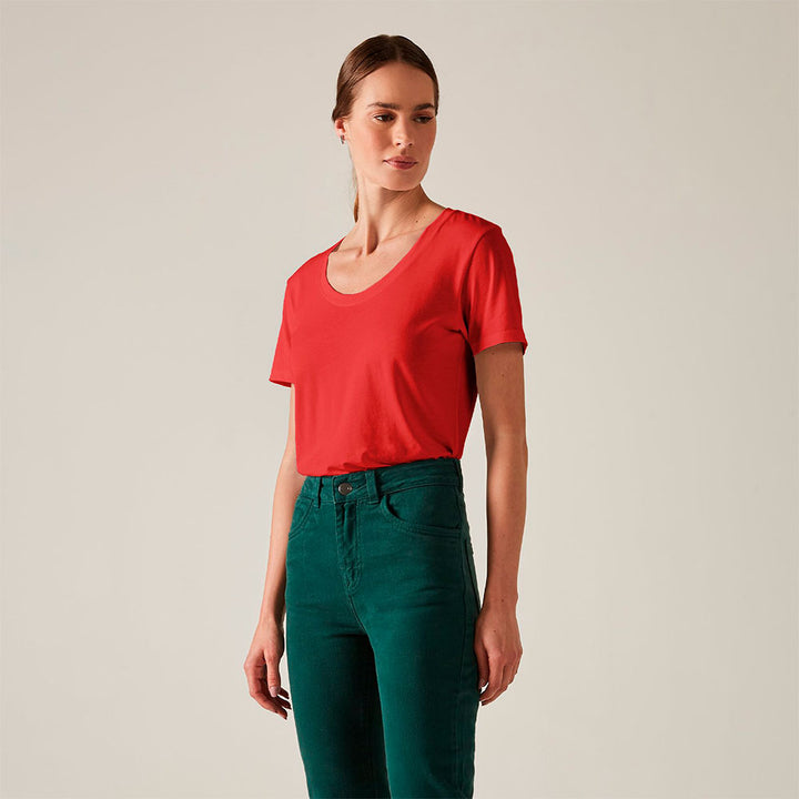 Camiseta Premium Gola U Feminina | Everyday T-Shirt - Vermelho Rubi