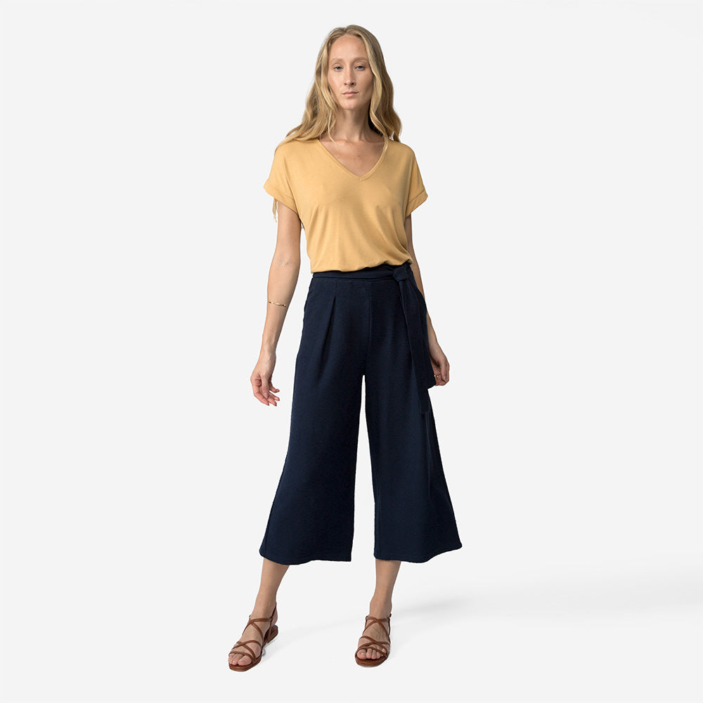 Calça Pantacourt Blend Linho Textura Feminina - Azul Marinho